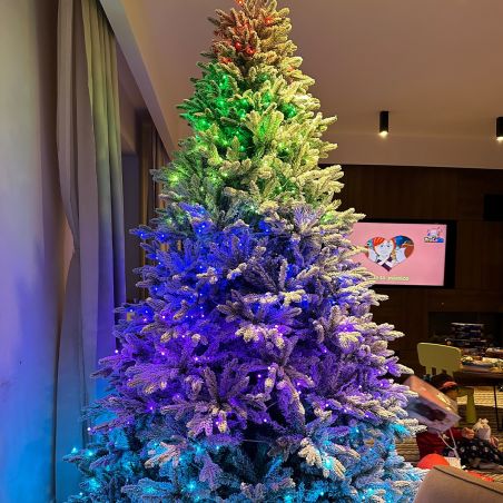 Künstlicher Weihnachtsbaum, beschneit, 3D-Zweige, RGB-LED mit 32 Modi, 250 cm, Fernbedienung, Metallständer, 4186 Zweige, Polar