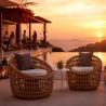 Möbelset für Garten oder Terrasse – 2 Sessel, Couchtisch, Aluminiumrahmen, Polyrattan, braune und weiße Kissen, Ema