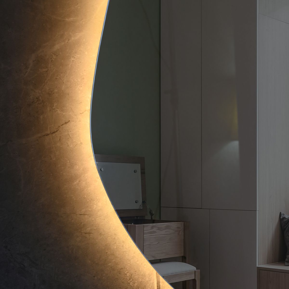 LED-Spiegel, Anti-Beschlag und Touch-Taste, 5mm Glas, 3 Lichtfarben, Einstellbare Helligkeit, Maße 60-75 x 80-100 cm, Gloria
