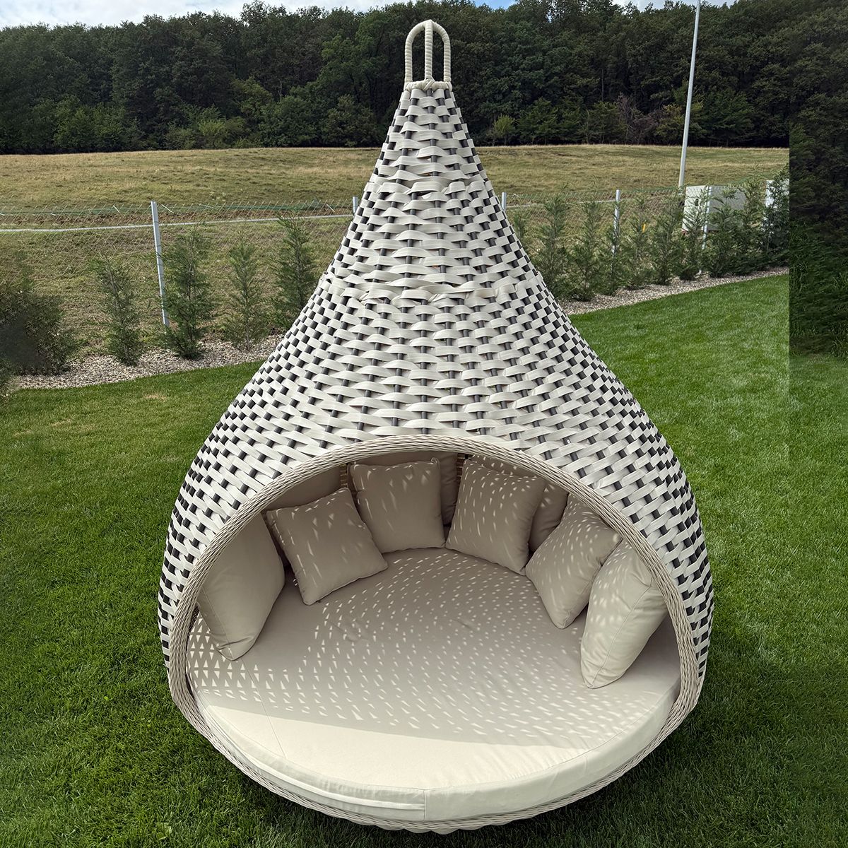 Außenbett für Garten oder Terrasse, Nestform, 10 Kissen, Aluminiumrahmen, Rattangeflecht, Durchmesser 180x220 cm, Rustica